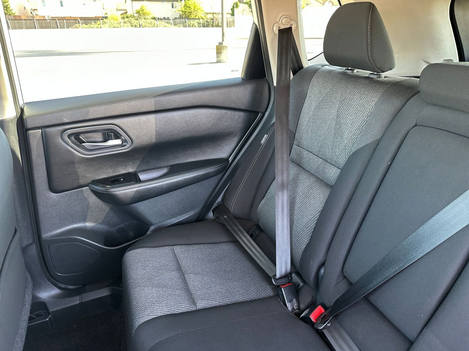 Used 2025 Nissan Rogue SV image 40