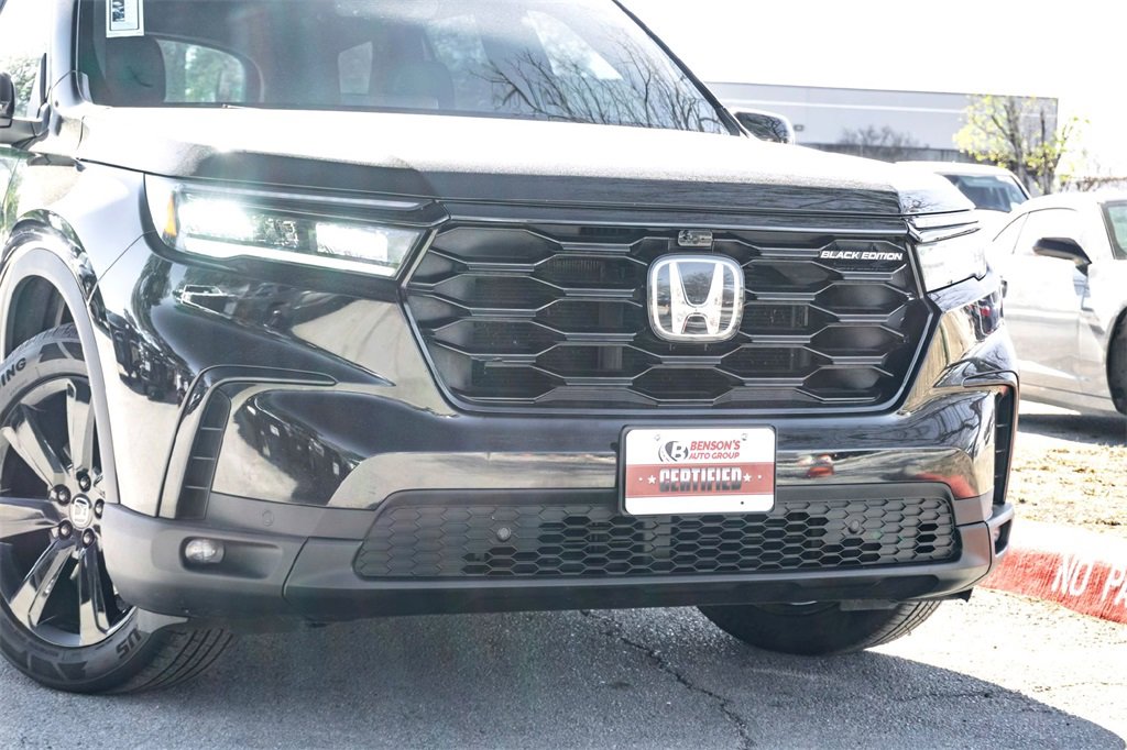 Used 2025 Honda Pilot Black Edition image 3