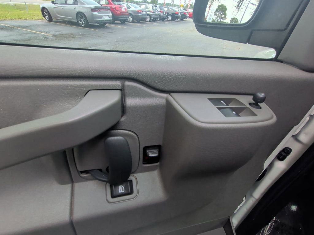Used 2018 Chevrolet Express 2500 w/ Driver Convenience Package RWD image 12