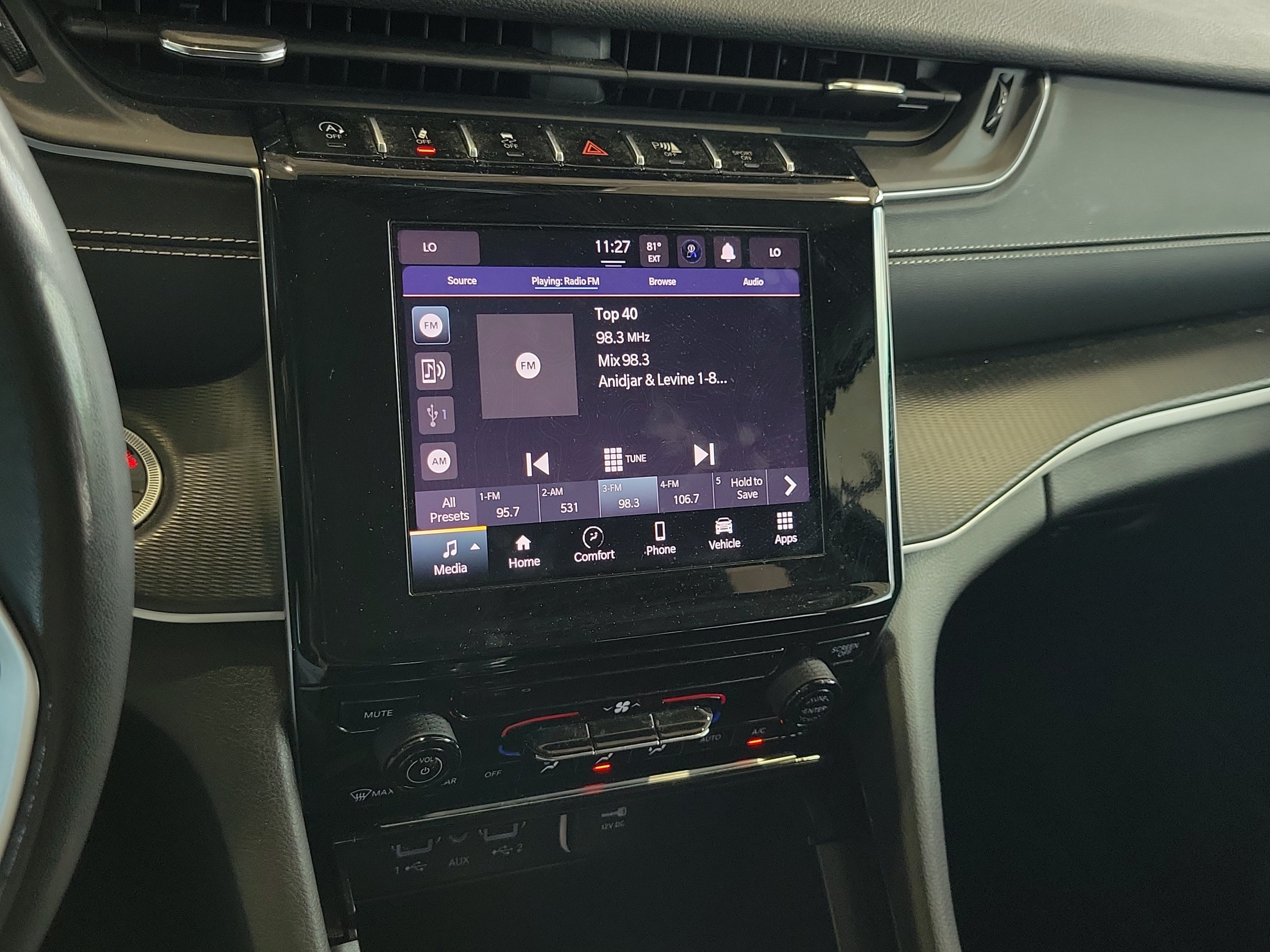 Used 2023 Jeep Grand Cherokee Laredo AWD/4WD image 24