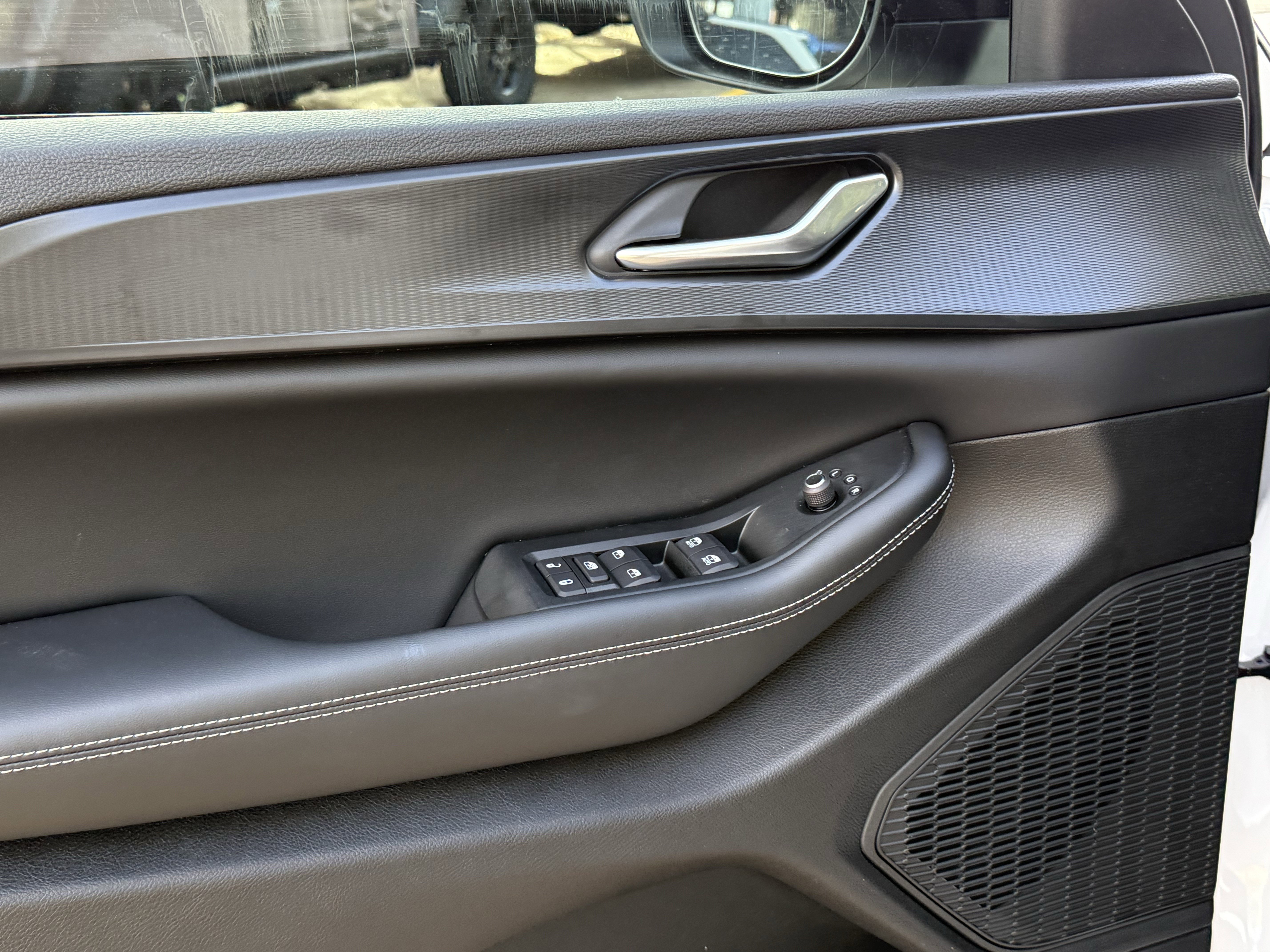 New 2025 Jeep Grand Cherokee Laredo image 12