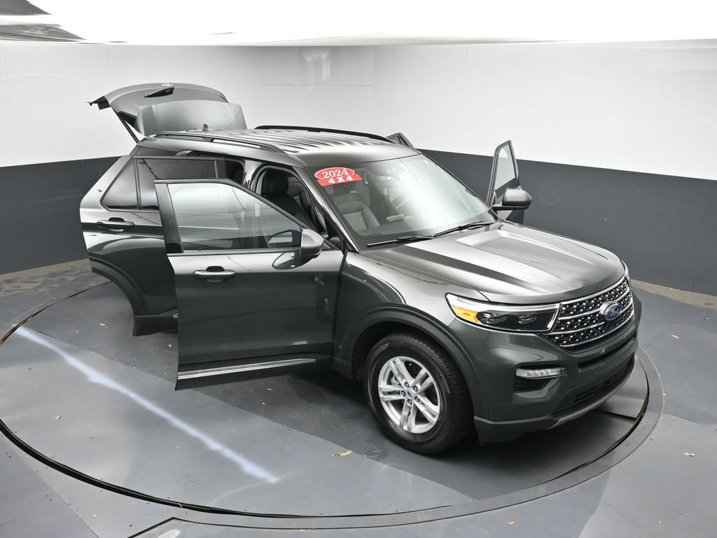 Used 2024 Ford Explorer XLT w/ Equipment Group 202A AWD/4WD image 39