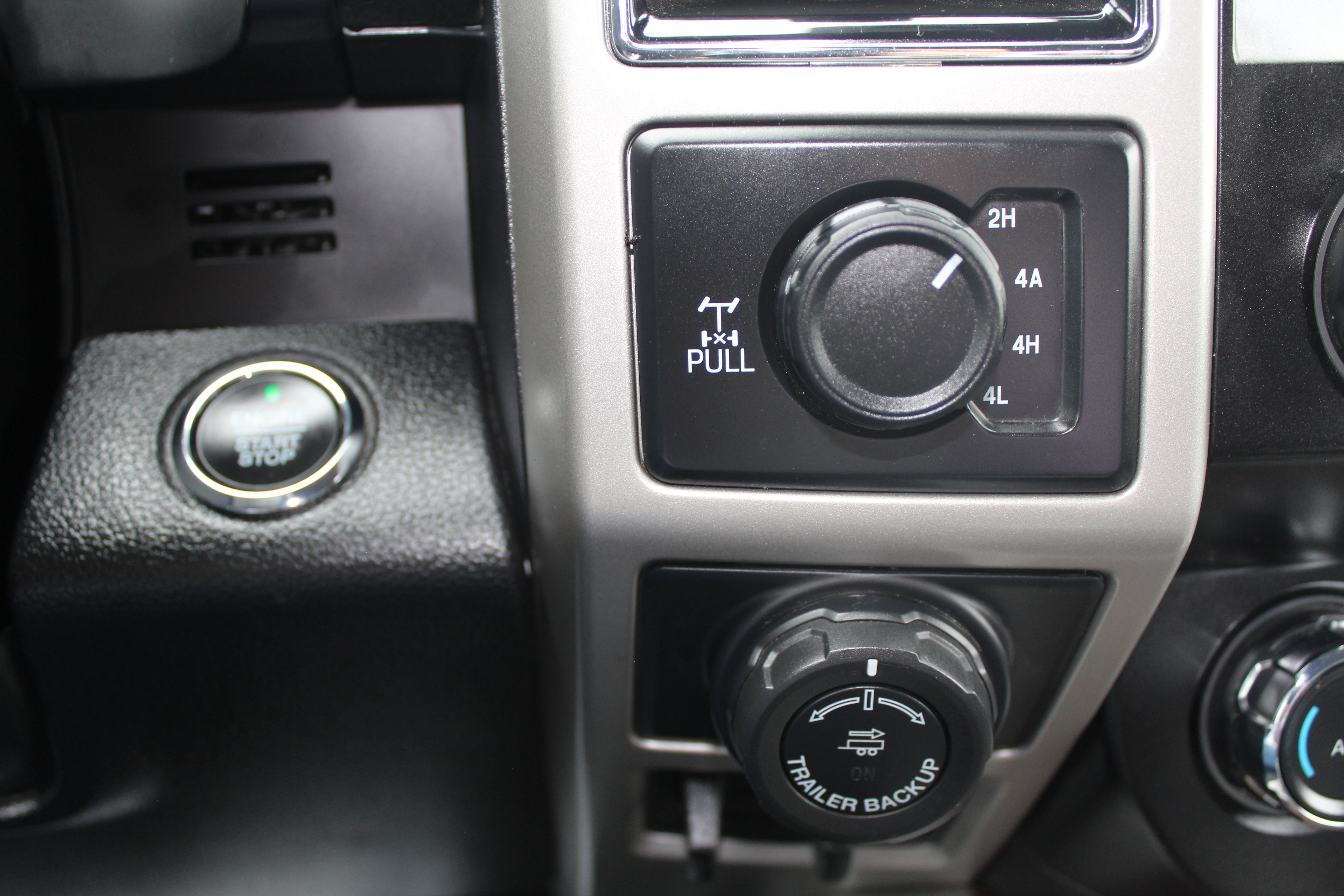 Used 2020 Ford F150 Lariat image 34