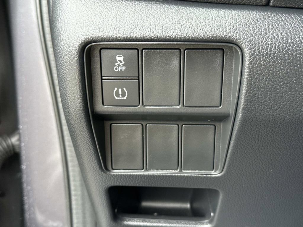 Used 2017 Honda CR-V LX image 40