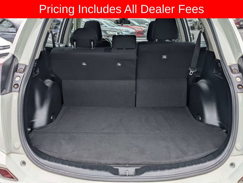 Used 2018 Toyota RAV4 LE FWD image 14