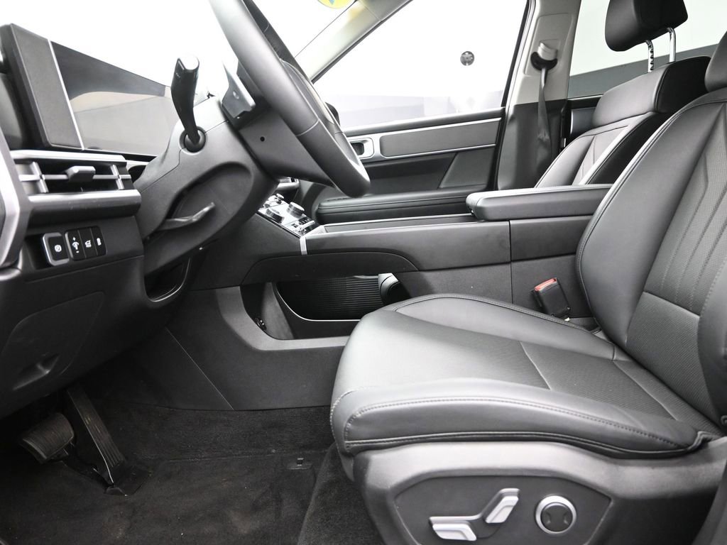 Used 2025 Hyundai Santa Fe SEL image 17