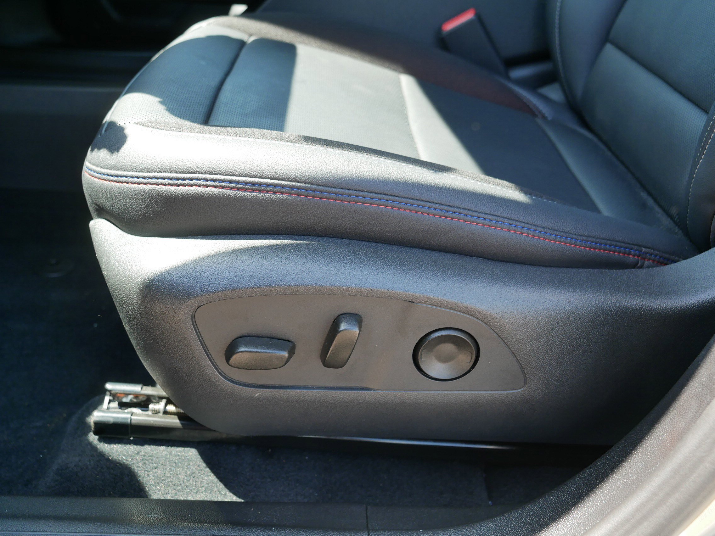 Used 2025 Chevrolet Equinox EV RS w/ Convenience Package II AWD/4WD image 20
