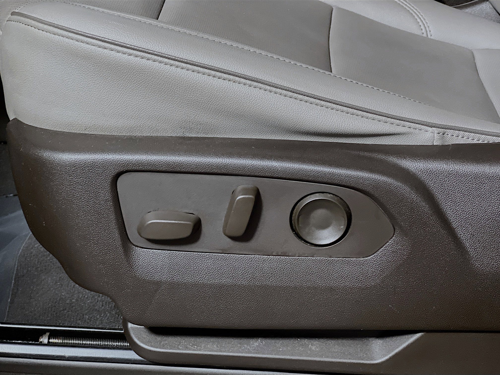 Used 2023 GMC Yukon SLT w/ Max Trailering Package image 16