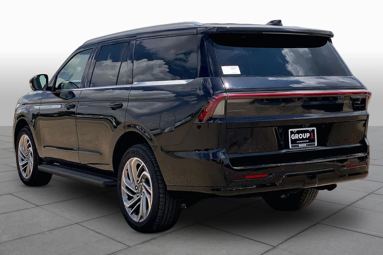 New 2026 Lincoln Navigator Premiere AWD/4WD image 12