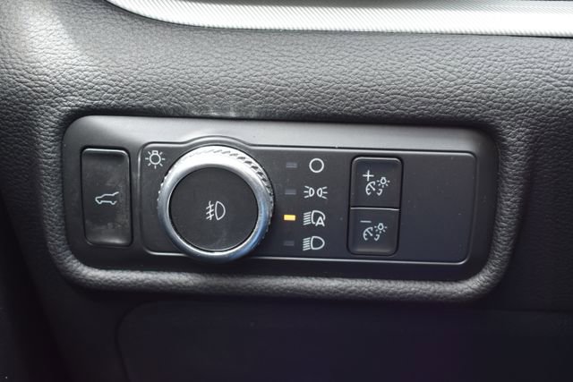 Used 2022 Ford Explorer XLT w/ Equipment Group 202A AWD/4WD image 21