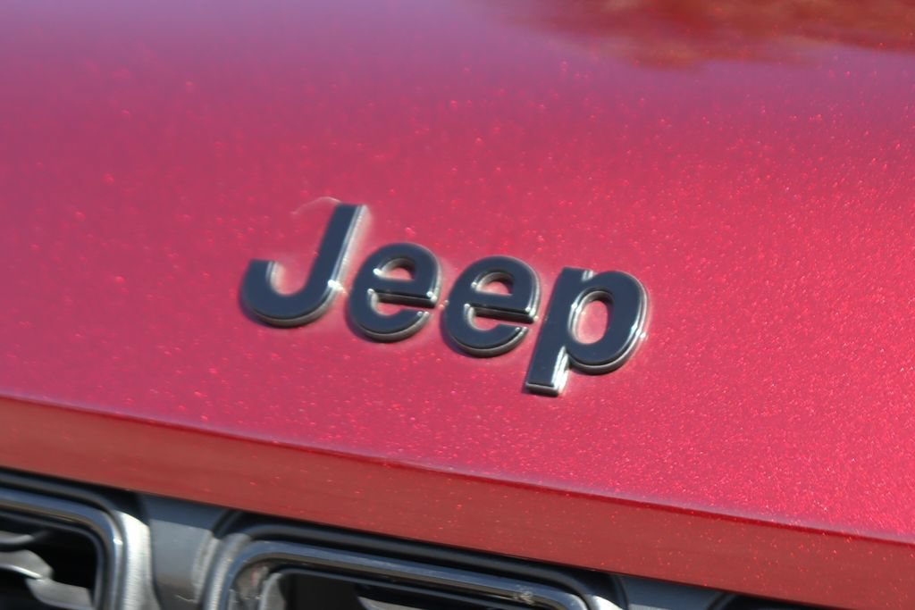 Used 2024 Jeep Grand Cherokee Altitude RWD image 48