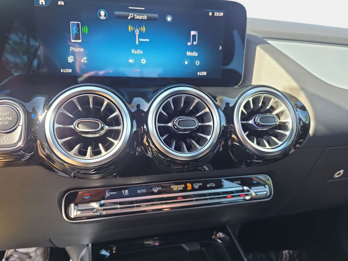 New 2026 Mercedes-Benz GLA 35 AMG 4MATIC image 23