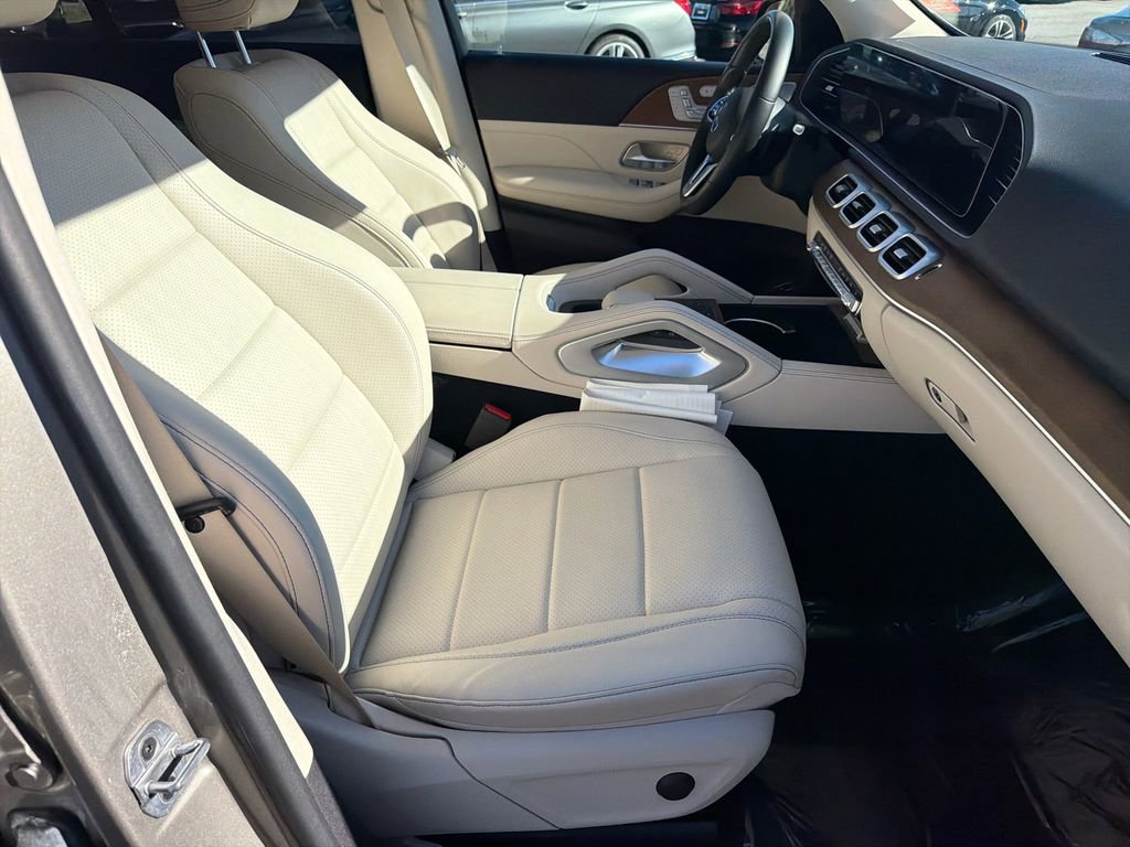 Used 2021 Mercedes-Benz GLE 350 w/ AMG Line Exterior image 13