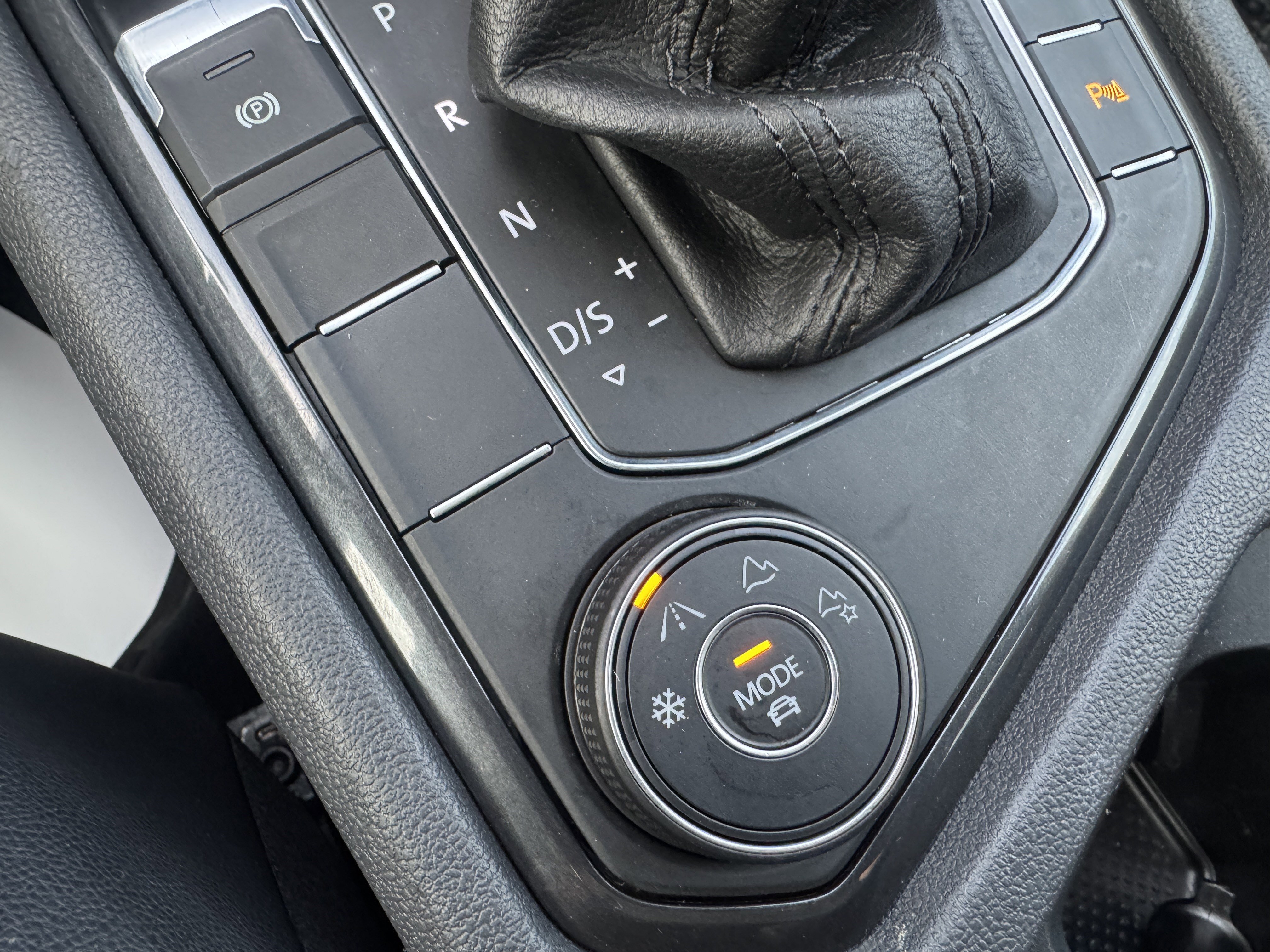 Used 2019 Volkswagen Tiguan SEL image 31