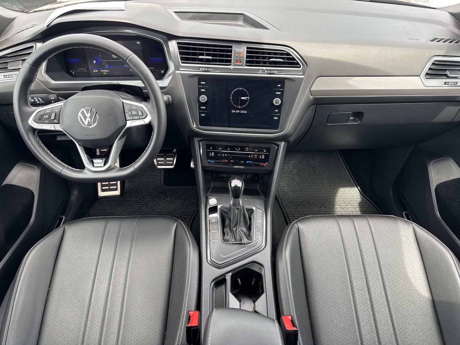 Certified 2023 Volkswagen Tiguan SE R-Line image 9