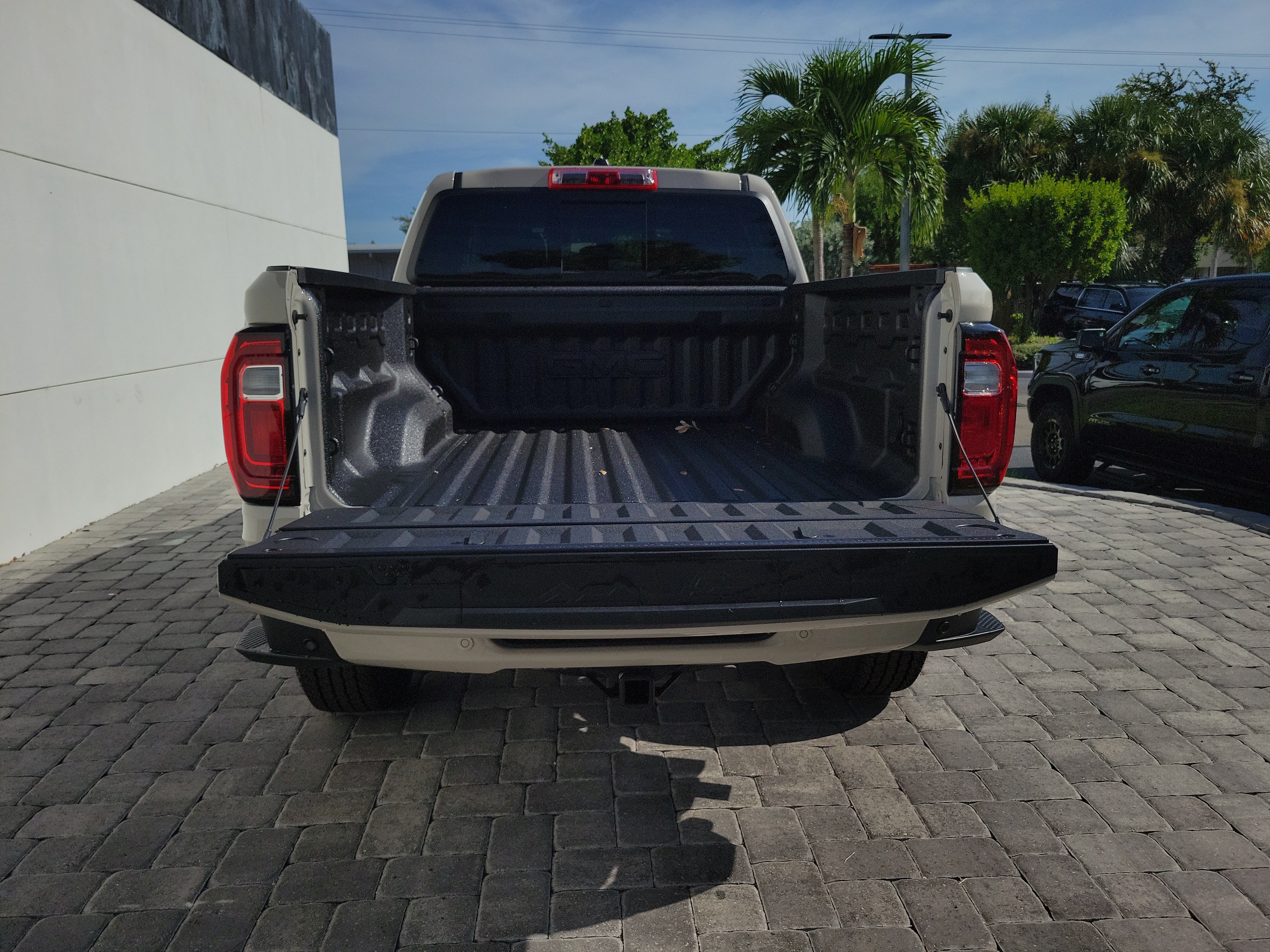 New 2026 GMC Canyon Elevation w/ Convenience Package RWD image 9