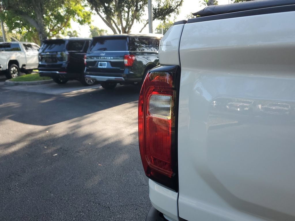 Certified 2024 GMC Canyon AT4 w/ Technology Package AWD/4WD image 27