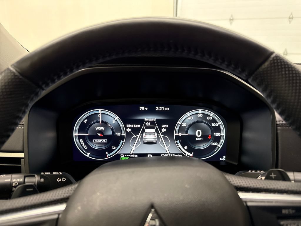 Used 2025 Mitsubishi Outlander 4WD Plug-In Hybrid image 16