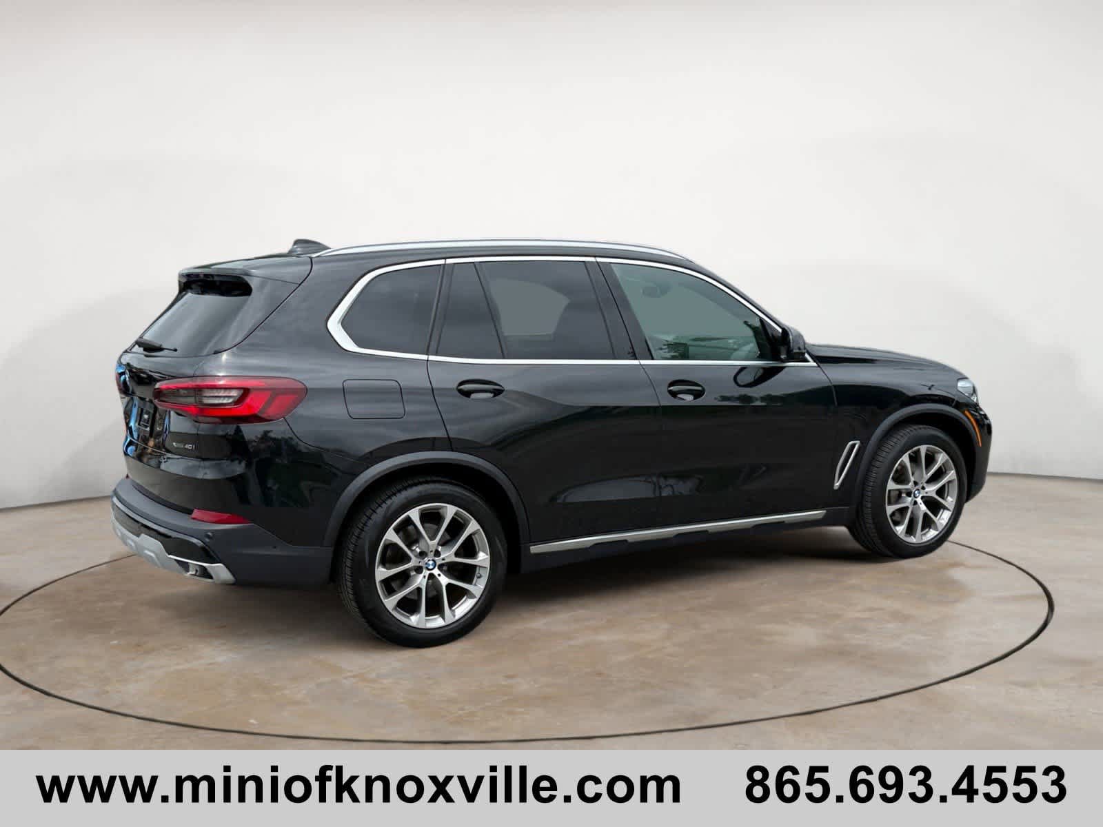 Used 2022 BMW X5 xDrive40i w/ Premium Package AWD/4WD image 3
