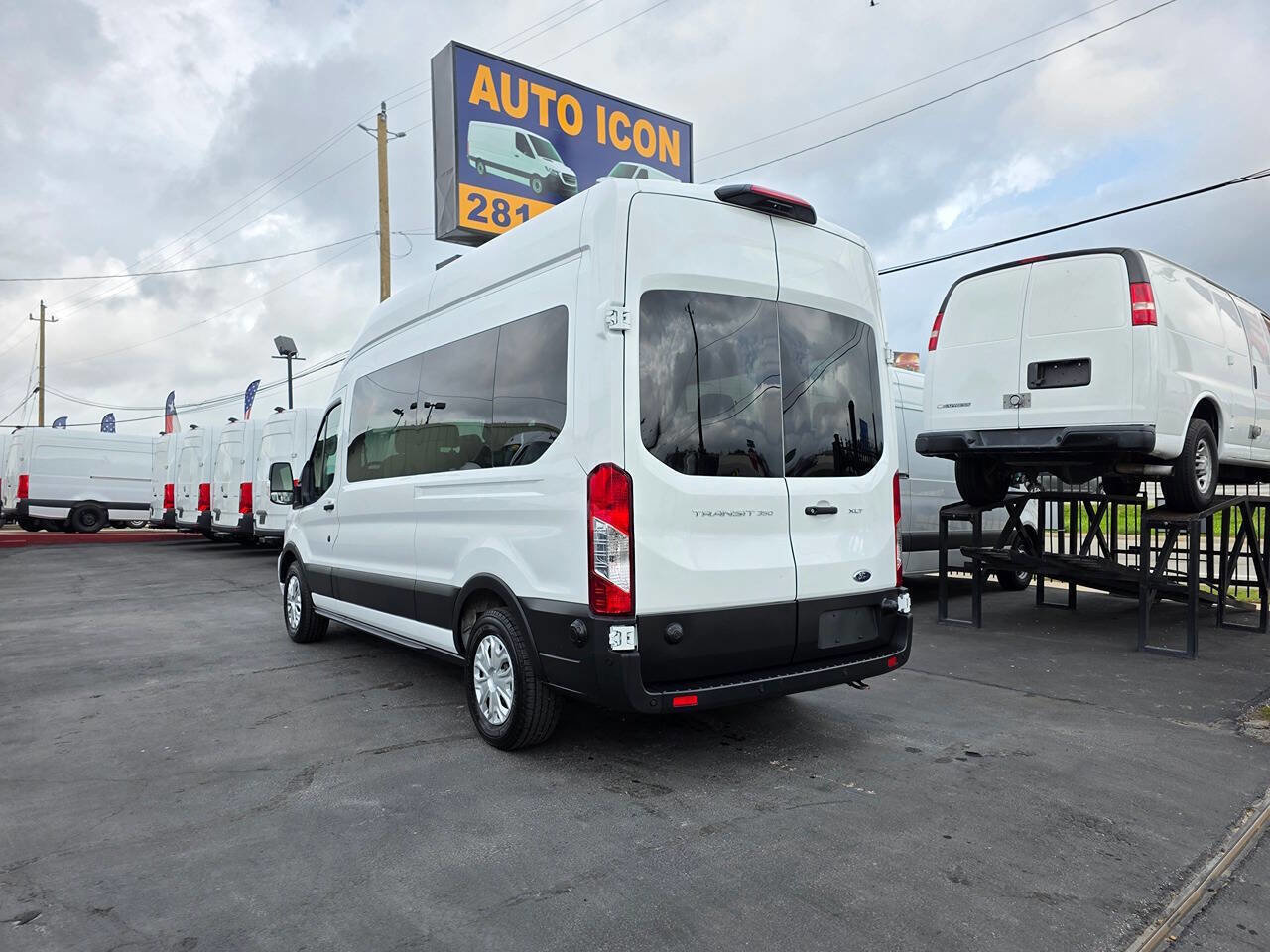 Used 2024 Ford Transit 350 XLT RWD image 31