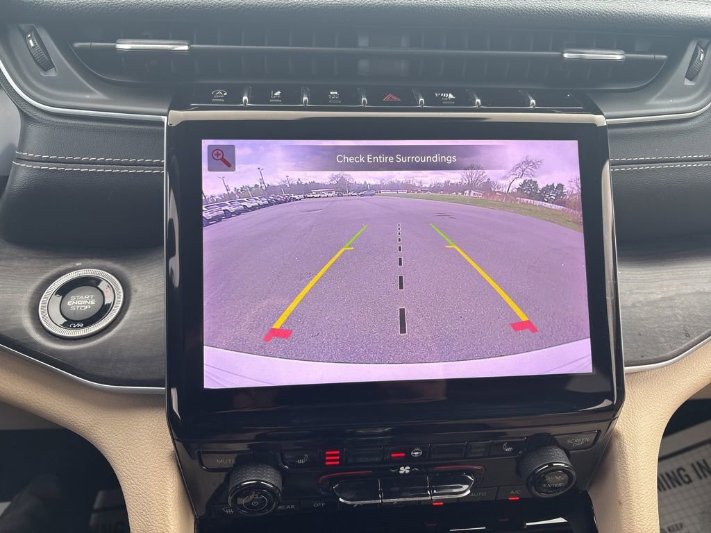 Used 2023 Jeep Grand Cherokee Limited AWD/4WD image 15