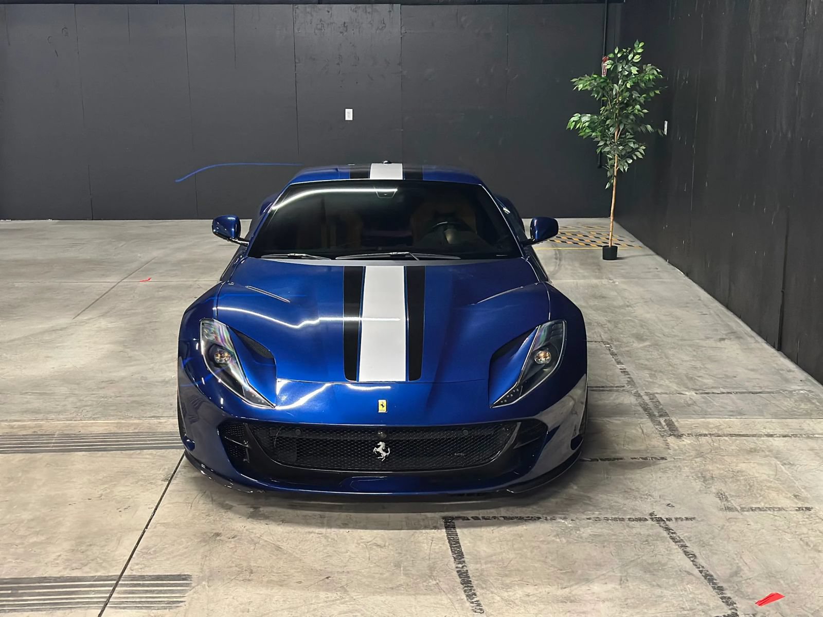 Used 2018 Ferrari 812 Superfast RWD image 3