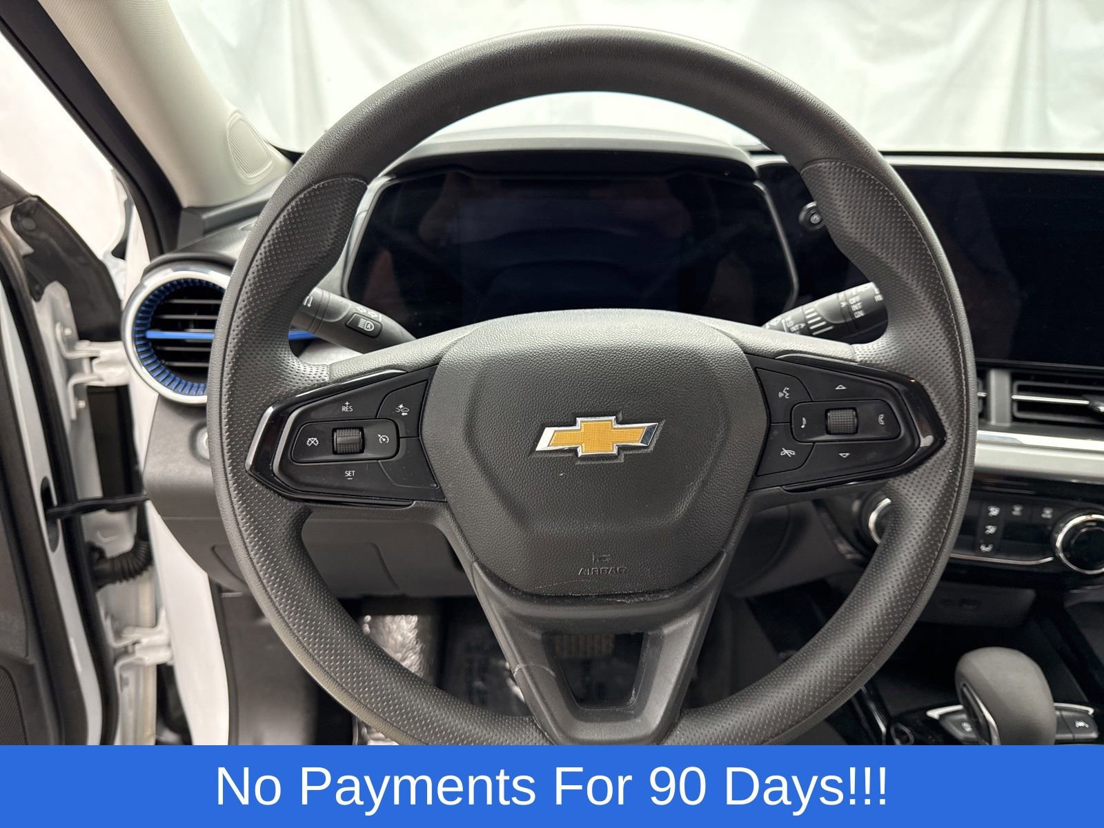 Used 2025 Chevrolet Trax LT FWD image 15