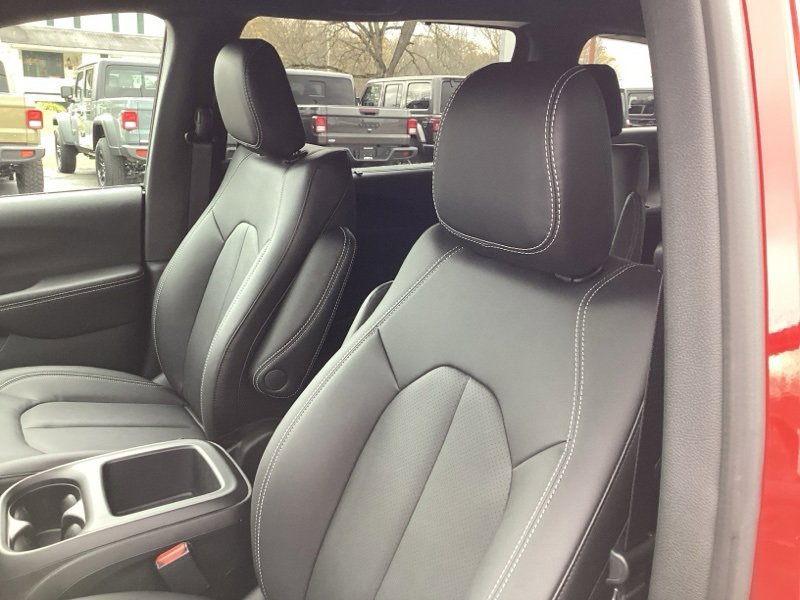 New 2026 Chrysler Pacifica Select image 25