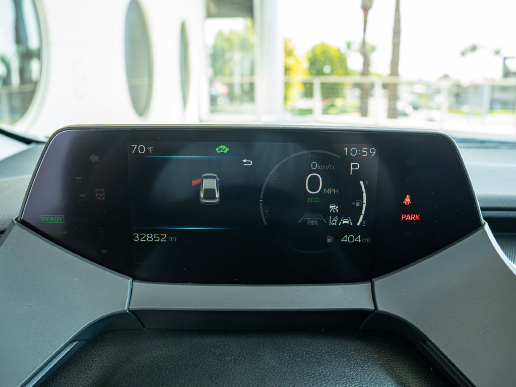 Used 2025 Toyota Prius LE AWD/4WD image 6