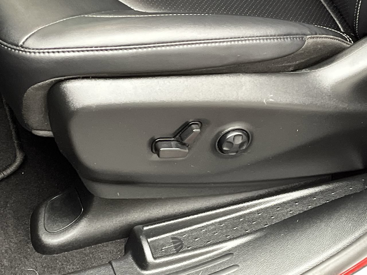 Used 2025 Chrysler Pacifica Select FWD image 10
