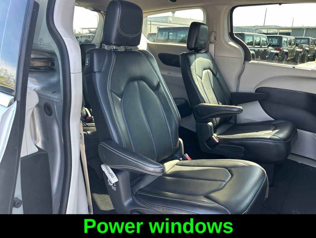 Used 2024 Chrysler Pacifica Touring-L FWD image 26