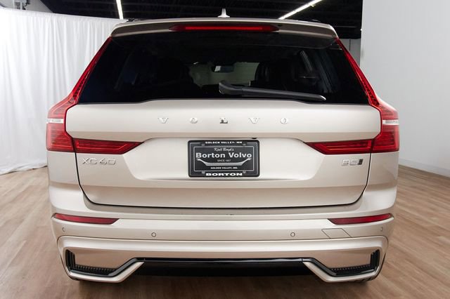 Certified 2025 Volvo XC60 B5 Core image 4