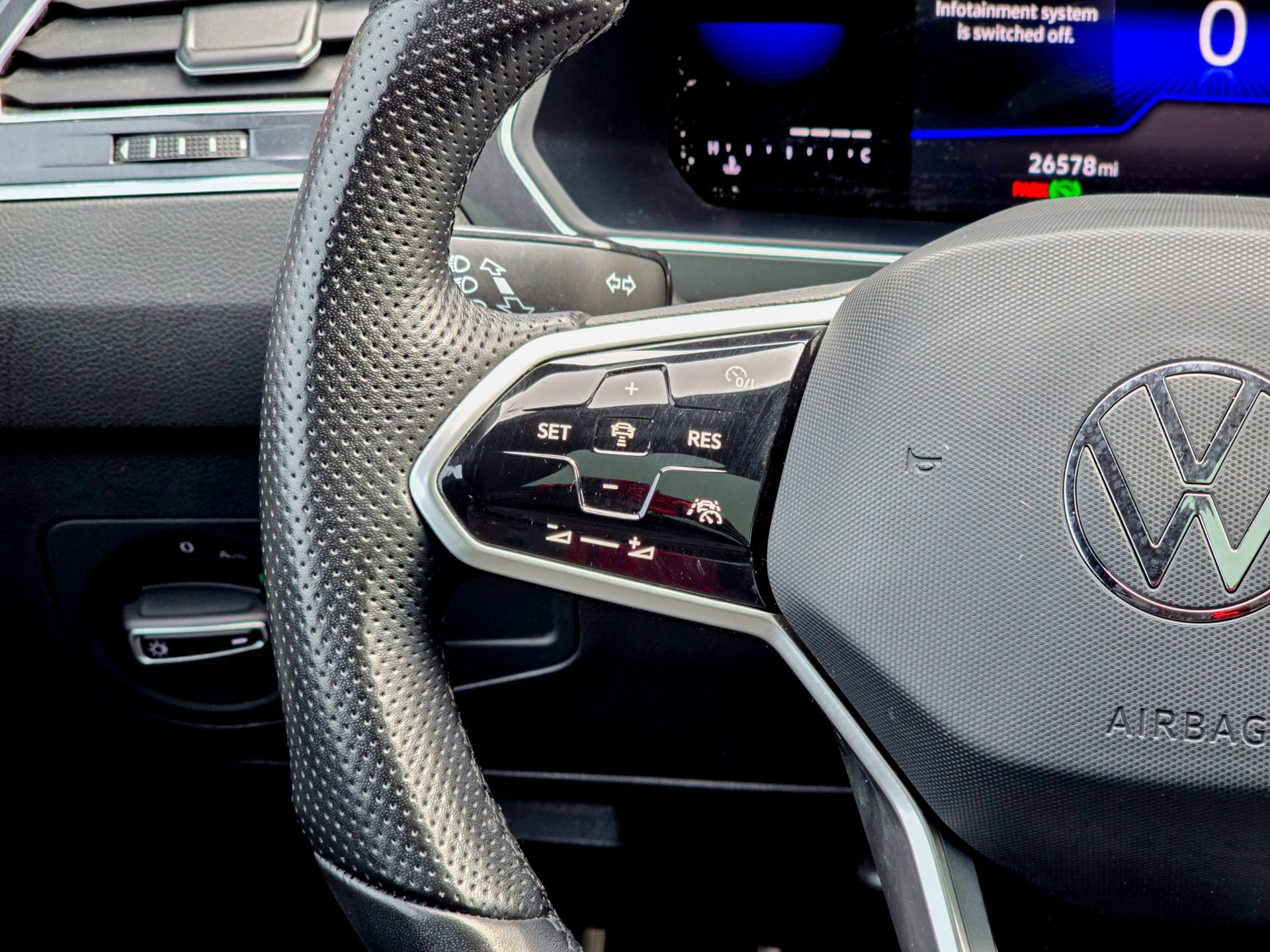 Used 2022 Volkswagen Tiguan SE R-Line image 29