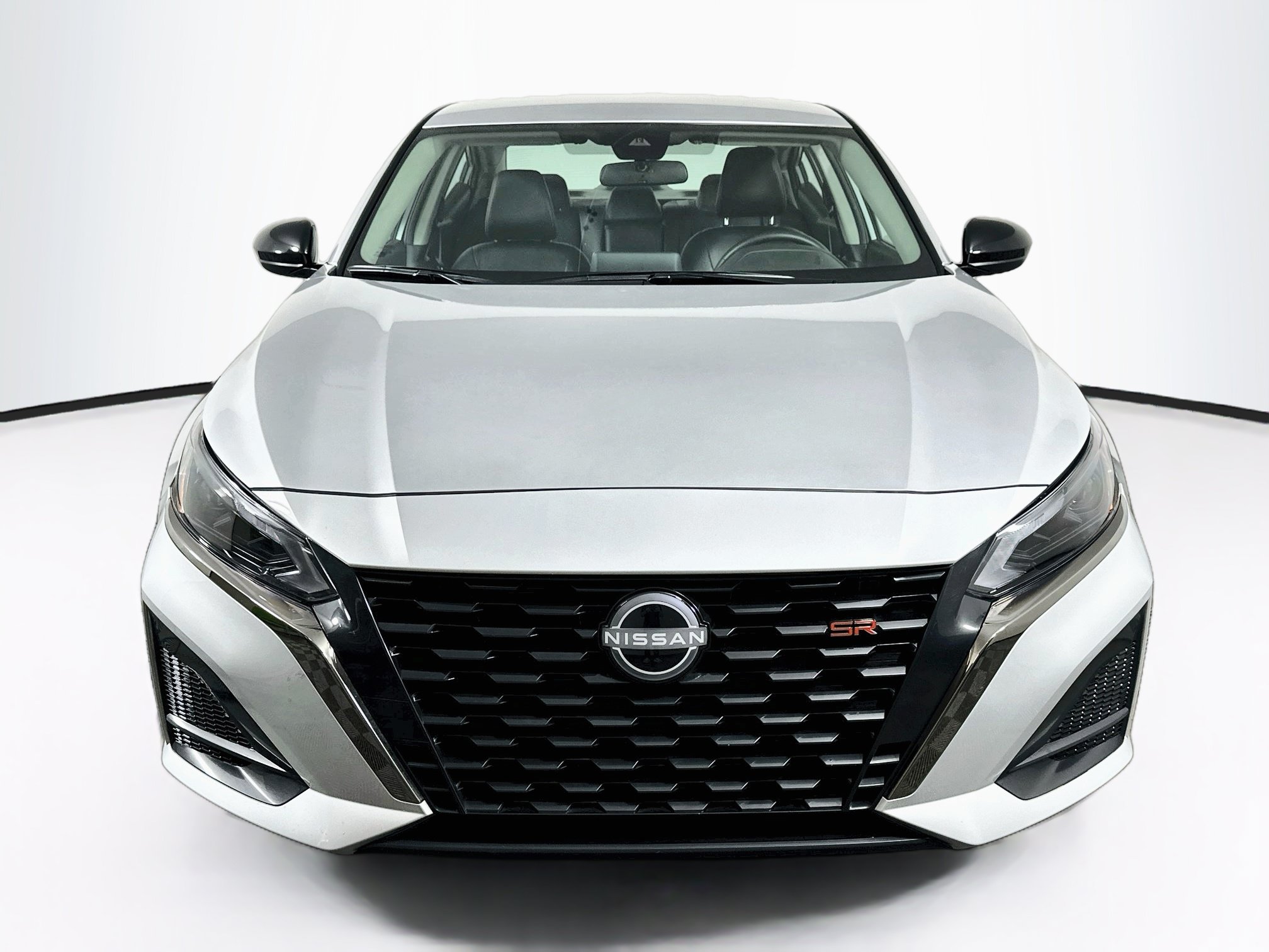 Used 2025 Nissan Altima 2.5 SR FWD image 2