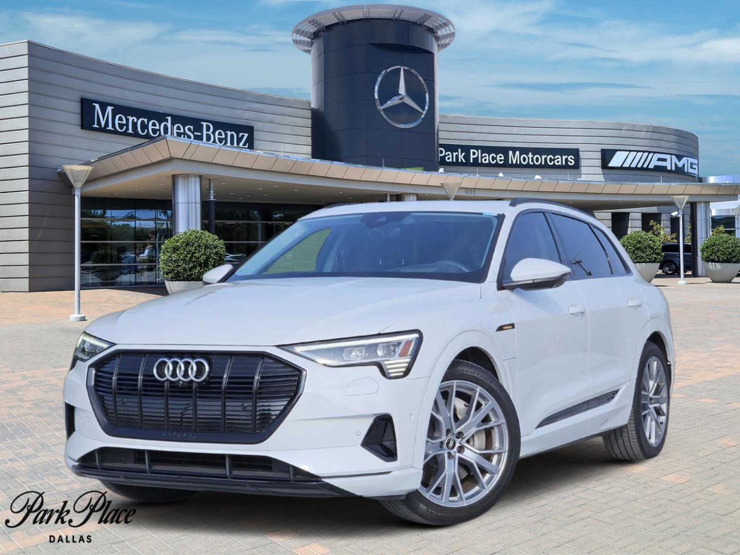 Used 2021 Audi e-tron Prestige w/ Prestige Package image 1