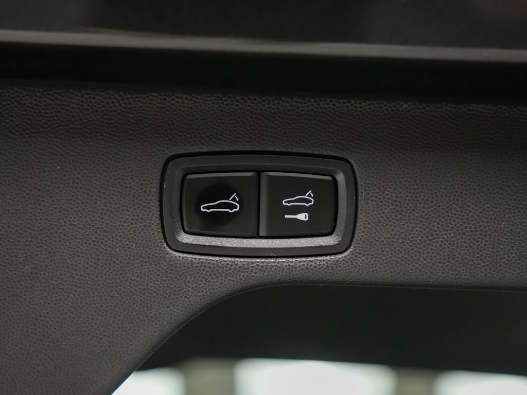 Used 2024 Porsche Macan Turbo Electric AWD/4WD image 15