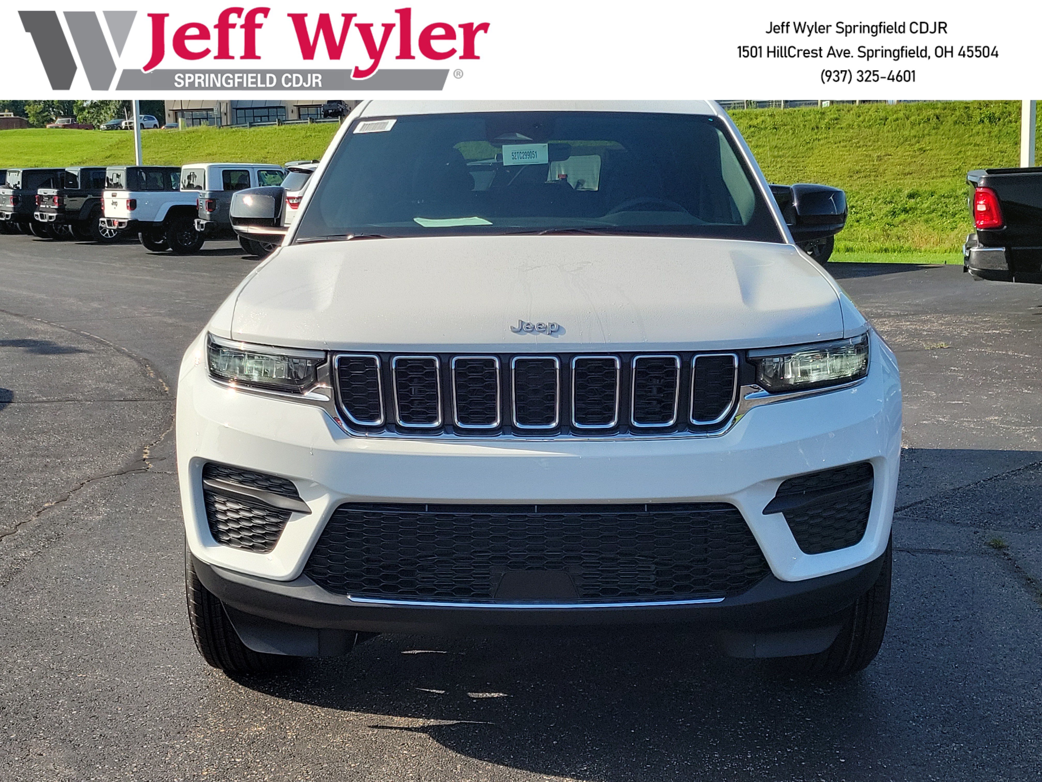 New 2026 Jeep Grand Cherokee Laredo AWD/4WD image 2
