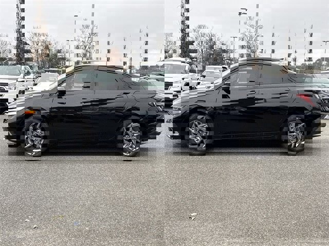 Used 2024 Hyundai Elantra SEL image 11