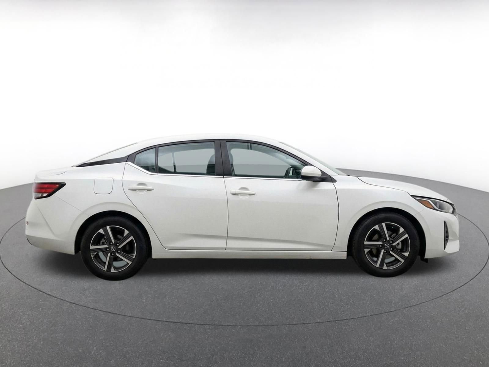 Used 2025 Nissan Sentra SV FWD image 10
