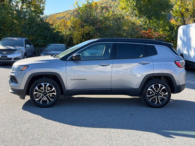 Used 2023 Jeep Compass Limited AWD/4WD image 3