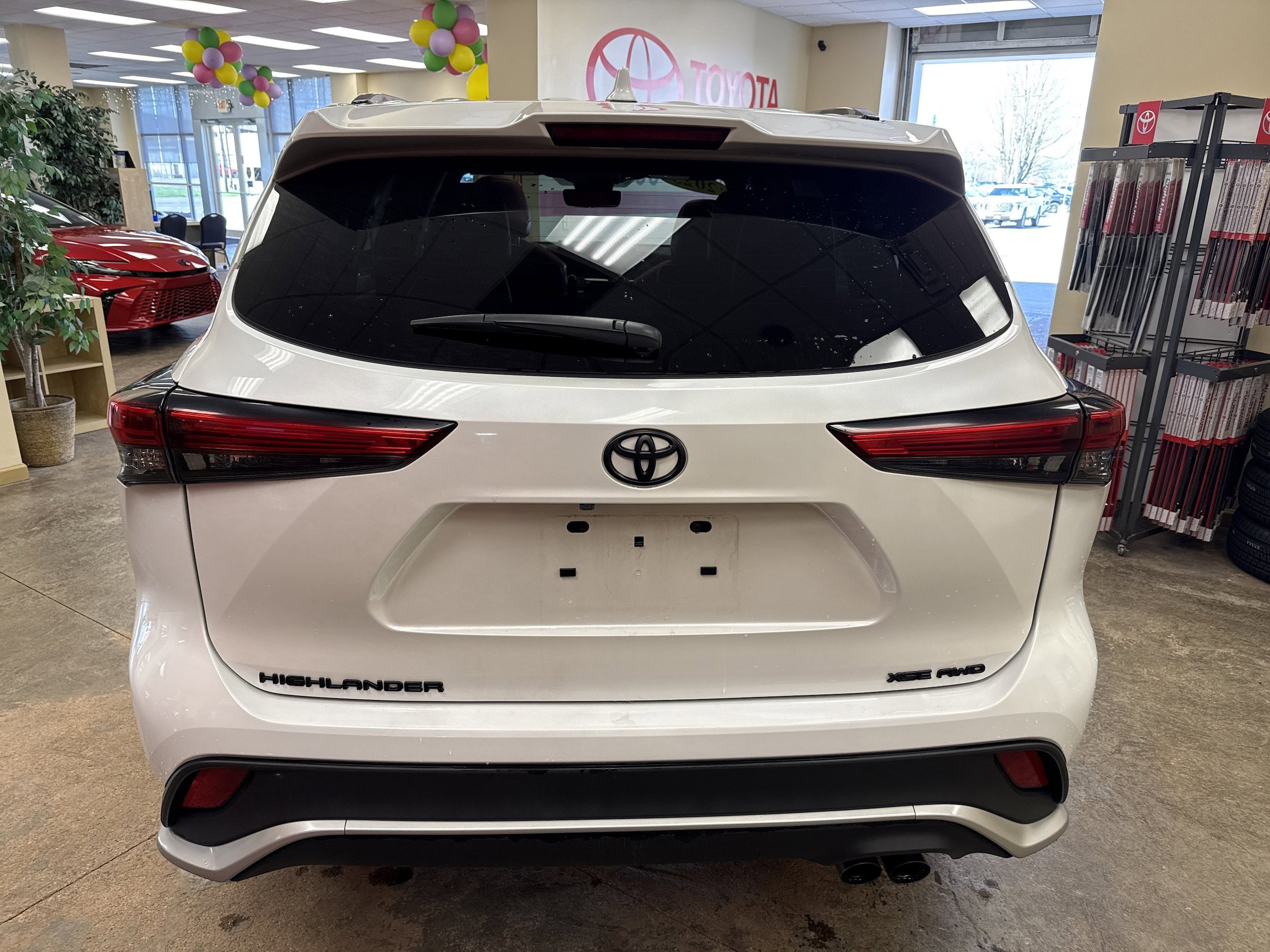 Used 2023 Toyota Highlander XSE AWD/4WD image 9