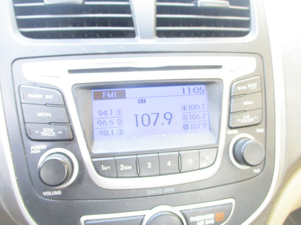 Used 2014 Hyundai Accent GLS FWD image 27