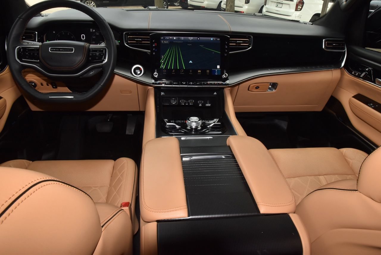 Used 2024 Jeep Grand Wagoneer Series III w/ Rear Seat Video Group 1 AWD/4WD image 17