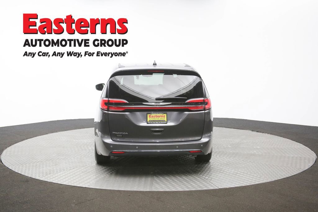 Used 2023 Chrysler Pacifica Touring-L FWD image 35