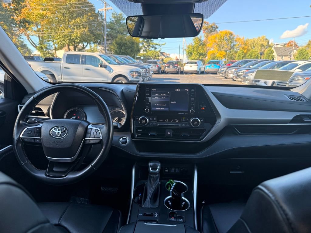 Used 2022 Toyota Highlander XLE image 17