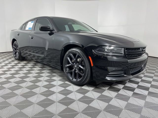 Used 2022 Dodge Charger SXT w/ Blacktop Package image 2