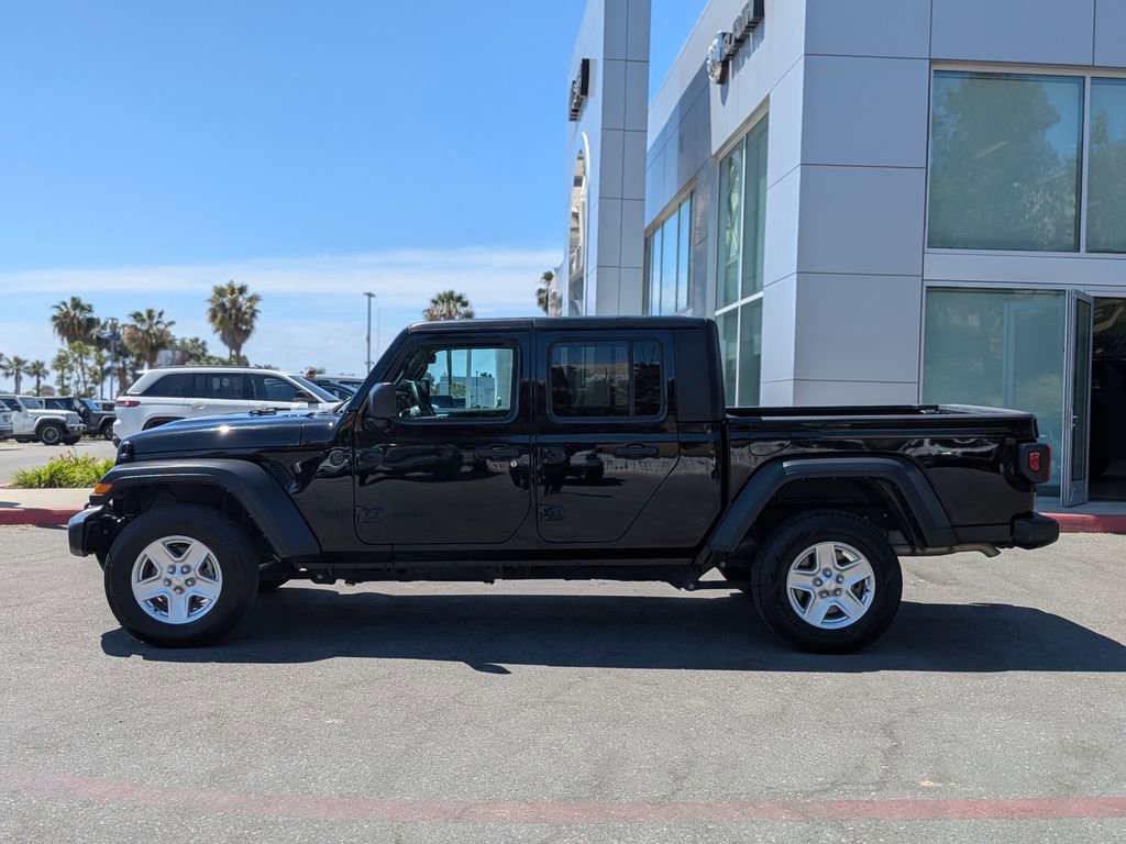 Used 2023 Jeep Gladiator Sport image 2
