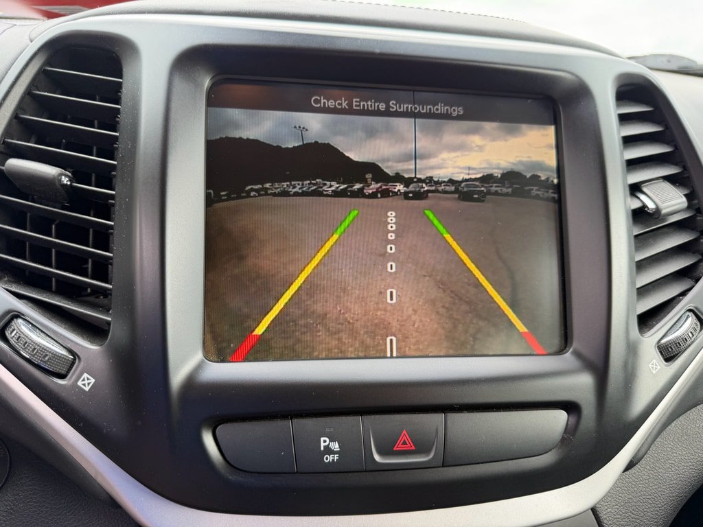 Used 2017 Jeep Cherokee Overland AWD/4WD image 12