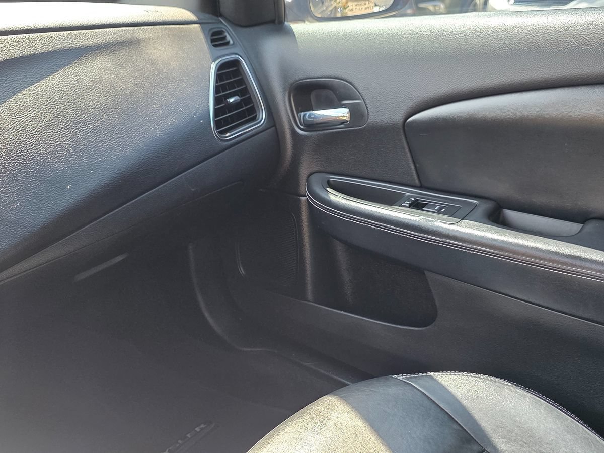 Used 2012 Chrysler 200 Limited FWD image 34