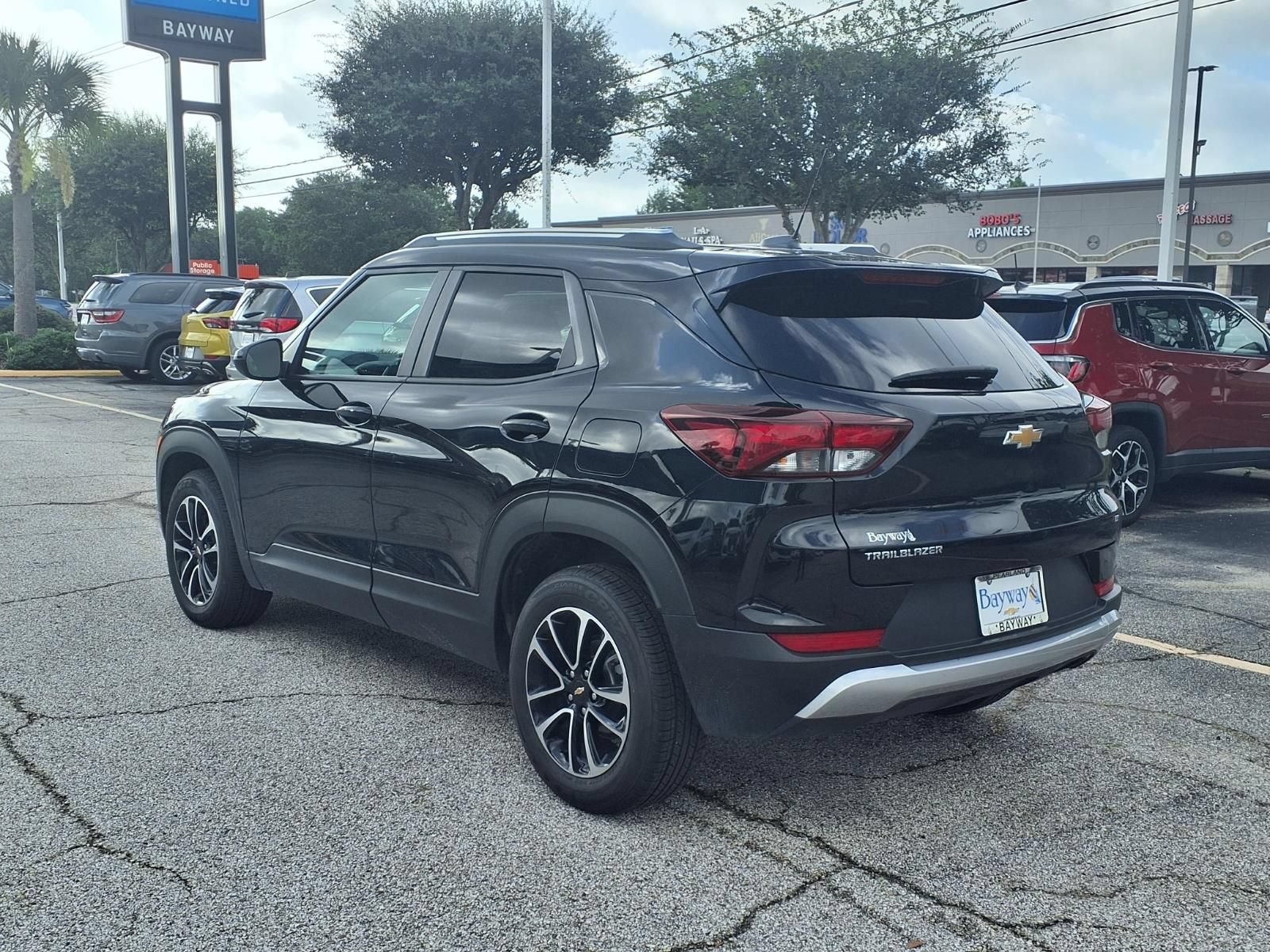 Used 2024 Chevrolet TrailBlazer LT FWD image 23